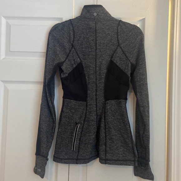 Lululemon run full tilt charcoal gray half zip pullover size 6 - Picture 9 of 11